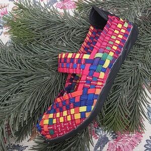 bernie mev. Girl's Cuddly Slip-ons in Red Multi